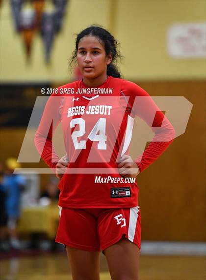 Thumbnail 2 in Regis Jesuit vs. Sacred Heart Cathedral Preparatory photogallery.