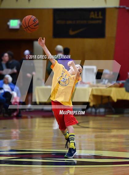 Thumbnail 3 in Regis Jesuit vs. Sacred Heart Cathedral Preparatory photogallery.
