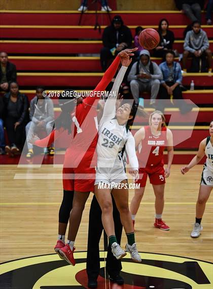 Thumbnail 2 in Regis Jesuit vs. Sacred Heart Cathedral Preparatory photogallery.