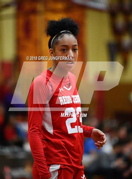 Thumbnail 1 in Regis Jesuit vs. Sacred Heart Cathedral Preparatory photogallery.