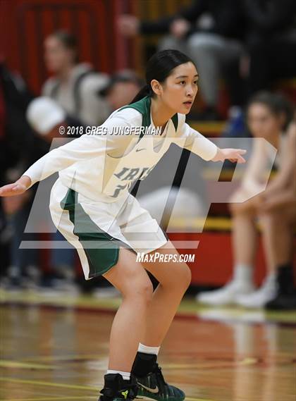 Thumbnail 3 in Regis Jesuit vs. Sacred Heart Cathedral Preparatory photogallery.