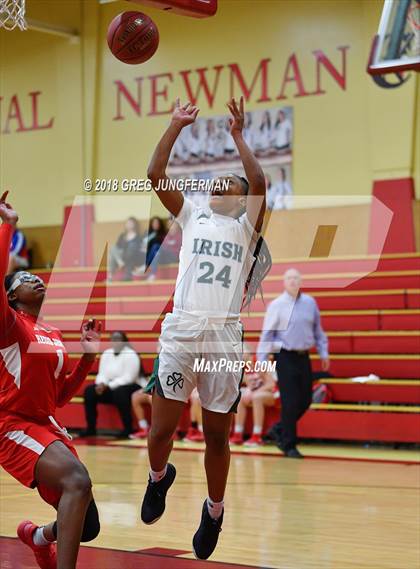 Thumbnail 3 in Regis Jesuit vs. Sacred Heart Cathedral Preparatory photogallery.