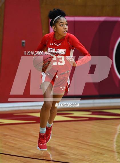 Thumbnail 2 in Regis Jesuit vs. Sacred Heart Cathedral Preparatory photogallery.