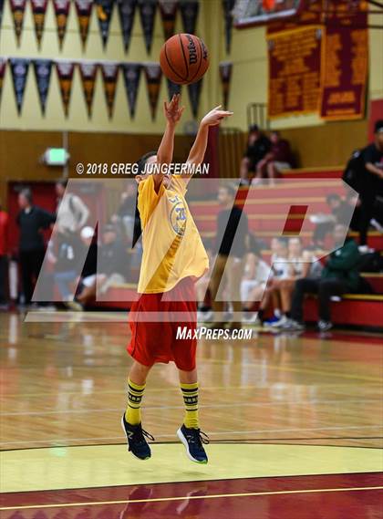 Thumbnail 2 in Regis Jesuit vs. Sacred Heart Cathedral Preparatory photogallery.