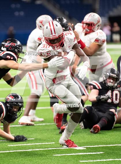 Thumbnail 3 in Judson vs Lake Travis (Class 6A Division I Quarterfinals) photogallery.