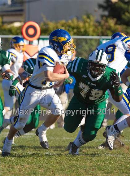 Thumbnail 3 in Kellenberg Memorial @ Holy Trinity (CHSFL Class AA Semifinal) photogallery.