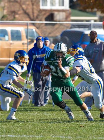 Thumbnail 3 in Kellenberg Memorial @ Holy Trinity (CHSFL Class AA Semifinal) photogallery.