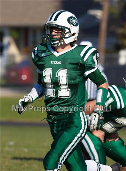 Thumbnail 3 in Kellenberg Memorial @ Holy Trinity (CHSFL Class AA Semifinal) photogallery.