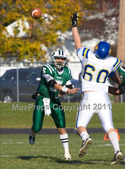 Thumbnail 3 in Kellenberg Memorial @ Holy Trinity (CHSFL Class AA Semifinal) photogallery.