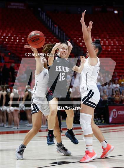 Thumbnail 2 in Mountain View vs. Highland (UHSAA 5A Semifinal) photogallery.