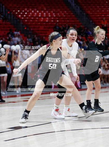 Thumbnail 2 in Mountain View vs. Highland (UHSAA 5A Semifinal) photogallery.