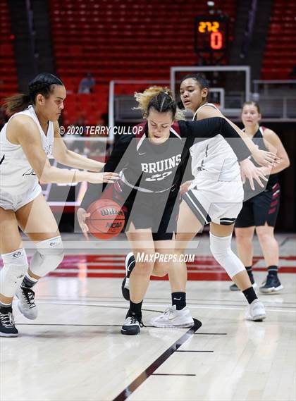 Thumbnail 2 in Mountain View vs. Highland (UHSAA 5A Semifinal) photogallery.