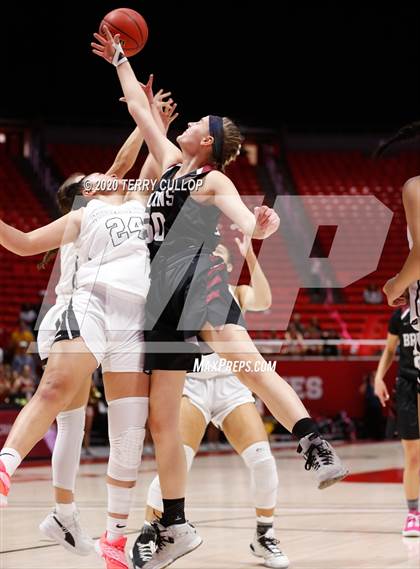 Thumbnail 3 in Mountain View vs. Highland (UHSAA 5A Semifinal) photogallery.