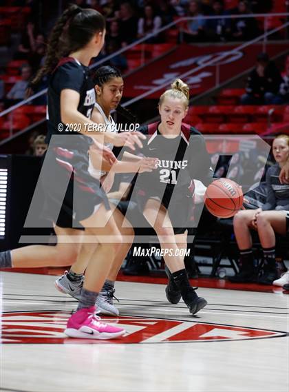 Thumbnail 3 in Mountain View vs. Highland (UHSAA 5A Semifinal) photogallery.
