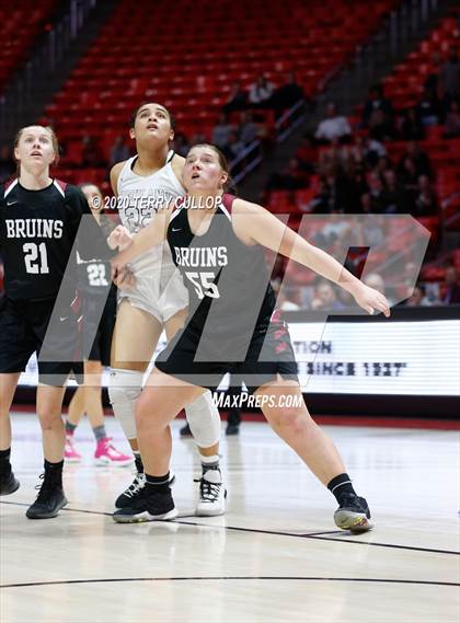 Thumbnail 2 in Mountain View vs. Highland (UHSAA 5A Semifinal) photogallery.