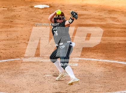 Thumbnail 1 in Como-Pickton vs. Stamford (UIL 2A Softball Semifinal) photogallery.