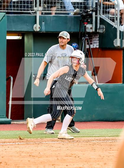 Thumbnail 1 in Como-Pickton vs. Stamford (UIL 2A Softball Semifinal) photogallery.
