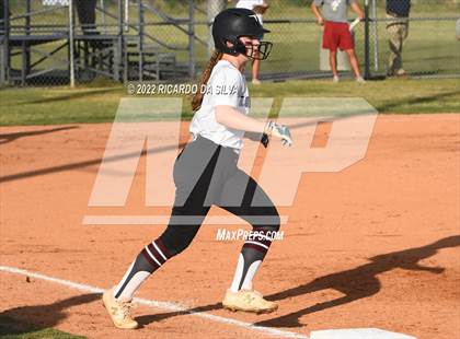 Thumbnail 3 in George Ranch vs Tompkins (UIL 6A Bi-District Playoff) photogallery.