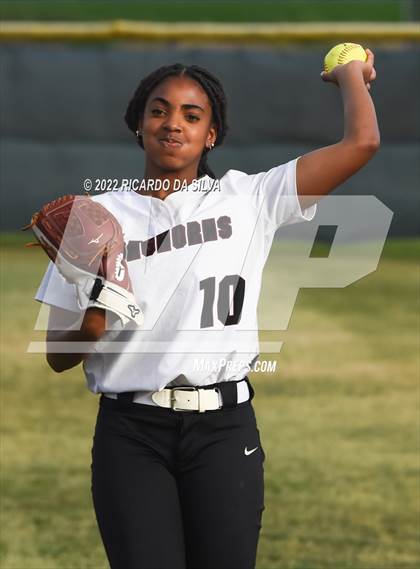 Thumbnail 1 in George Ranch vs Tompkins (UIL 6A Bi-District Playoff) photogallery.