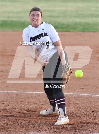 Thumbnail 2 in George Ranch vs Tompkins (UIL 6A Bi-District Playoff) photogallery.