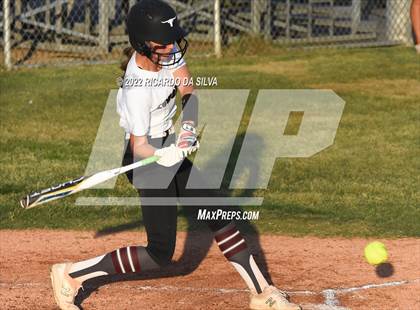 Thumbnail 2 in George Ranch vs Tompkins (UIL 6A Bi-District Playoff) photogallery.