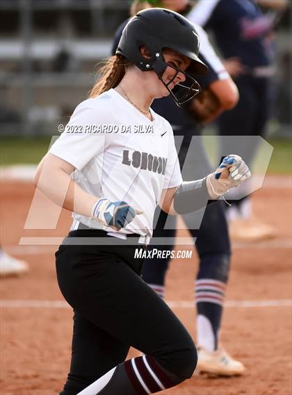 Thumbnail 2 in George Ranch vs Tompkins (UIL 6A Bi-District Playoff) photogallery.