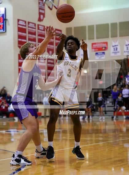 Thumbnail 3 in Brownsburg vs. Avon (Hendricks County Tournament) photogallery.