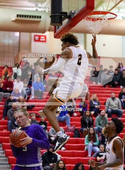 Thumbnail 1 in Brownsburg vs. Avon (Hendricks County Tournament) photogallery.