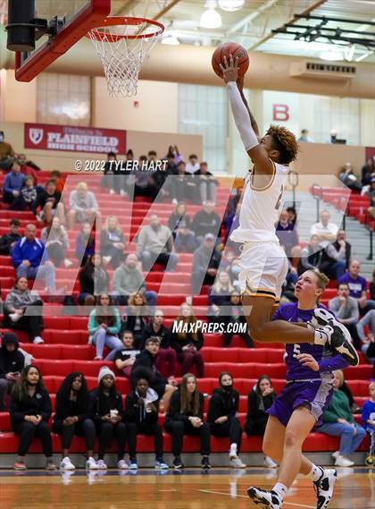 Thumbnail 2 in Brownsburg vs. Avon (Hendricks County Tournament) photogallery.