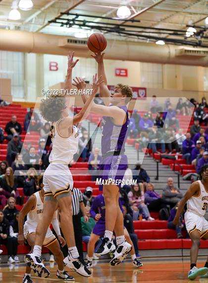 Thumbnail 3 in Brownsburg vs. Avon (Hendricks County Tournament) photogallery.