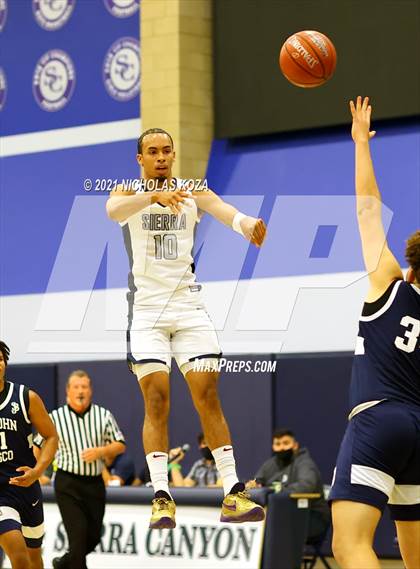 Thumbnail 3 in St. John Bosco vs. Sierra Canyon (CIF SS Open Playoff) photogallery.