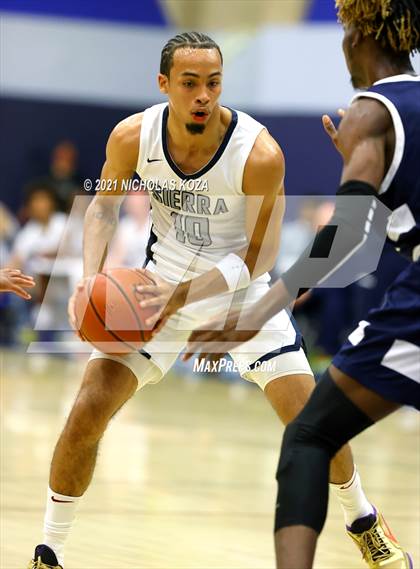 Thumbnail 3 in St. John Bosco vs. Sierra Canyon (CIF SS Open Playoff) photogallery.
