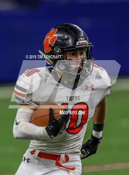 Thumbnail 2 in Milan vs Lawrenceburg photogallery.