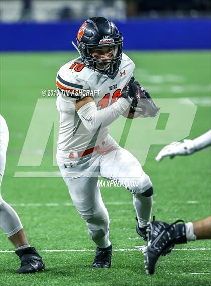 Thumbnail 2 in Milan vs Lawrenceburg photogallery.