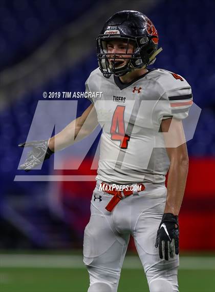 Thumbnail 2 in Milan vs Lawrenceburg photogallery.