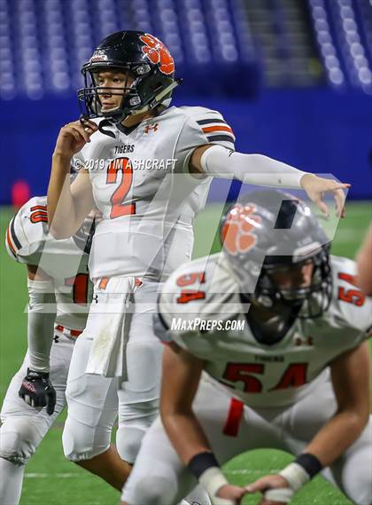 Thumbnail 2 in Milan vs Lawrenceburg photogallery.