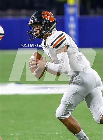 Thumbnail 2 in Milan vs Lawrenceburg photogallery.