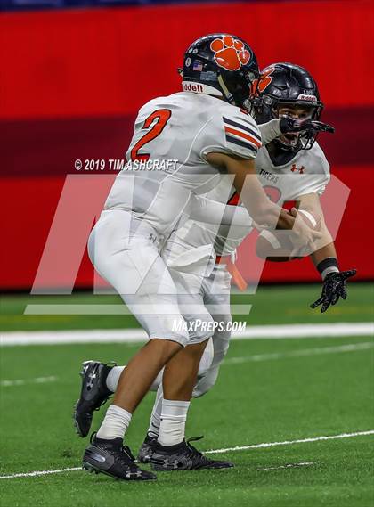 Thumbnail 2 in Milan vs Lawrenceburg photogallery.