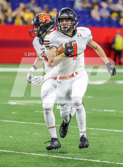 Thumbnail 2 in Milan vs Lawrenceburg photogallery.