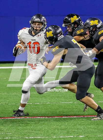 Thumbnail 1 in Milan vs Lawrenceburg photogallery.