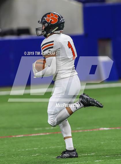 Thumbnail 3 in Milan vs Lawrenceburg photogallery.