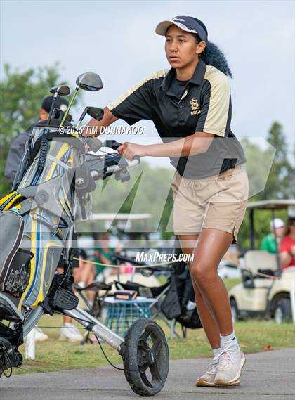 Thumbnail 1 in UIL Golf 5A Region IV Final (Round 2) photogallery.