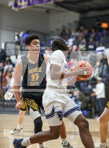 Thumbnail 1 in Central vs. Monroe City (MSHSAA Class 3 Quarterfinal) photogallery.