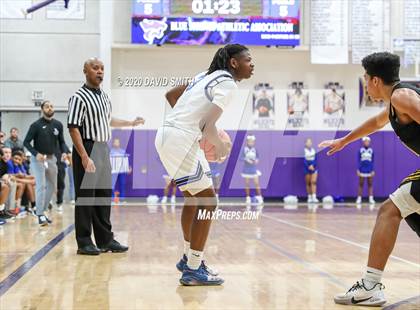 Thumbnail 2 in Central vs. Monroe City (MSHSAA Class 3 Quarterfinal) photogallery.