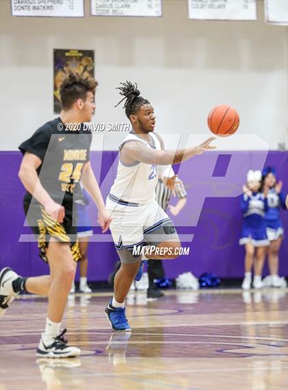 Thumbnail 1 in Central vs. Monroe City (MSHSAA Class 3 Quarterfinal) photogallery.