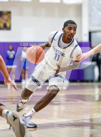 Thumbnail 2 in Central vs. Monroe City (MSHSAA Class 3 Quarterfinal) photogallery.