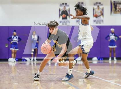 Thumbnail 2 in Central vs. Monroe City (MSHSAA Class 3 Quarterfinal) photogallery.