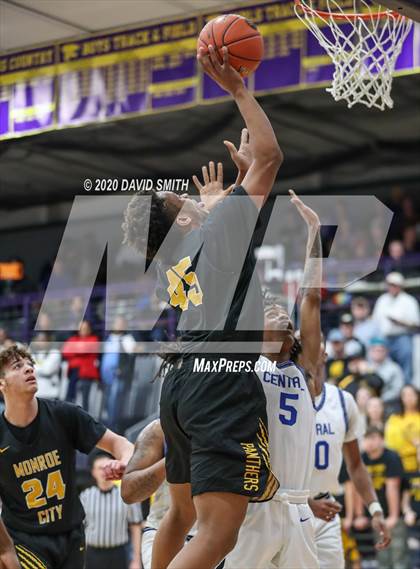 Thumbnail 3 in Central vs. Monroe City (MSHSAA Class 3 Quarterfinal) photogallery.