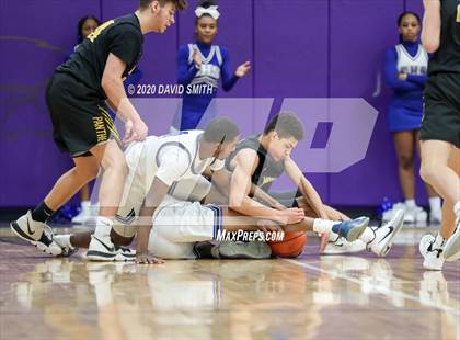Thumbnail 2 in Central vs. Monroe City (MSHSAA Class 3 Quarterfinal) photogallery.