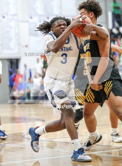 Thumbnail 1 in Central vs. Monroe City (MSHSAA Class 3 Quarterfinal) photogallery.